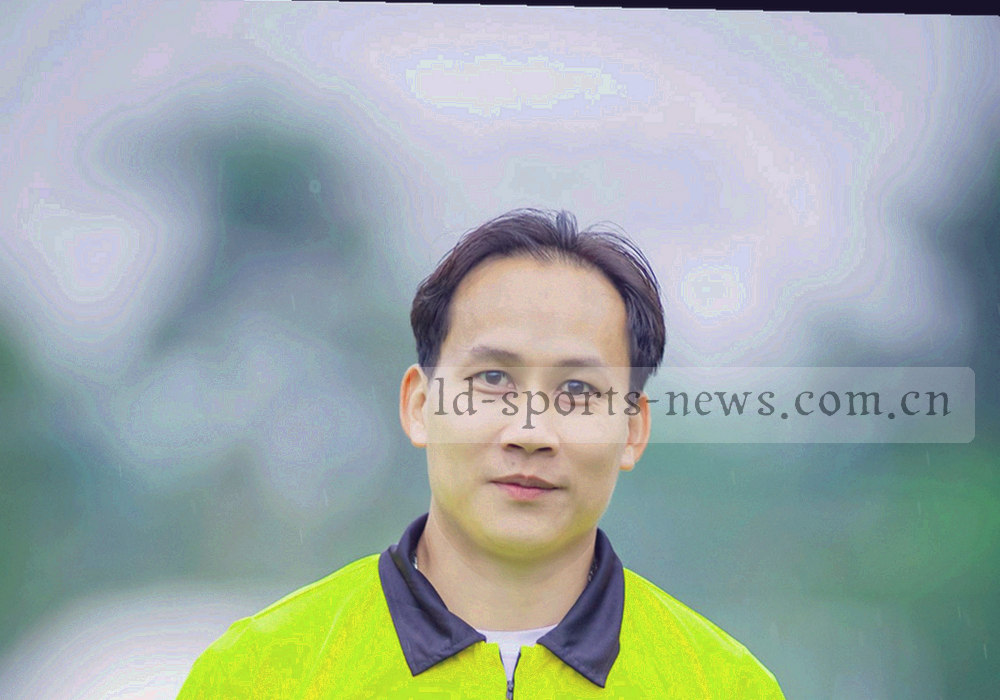 赛季专题页排版骨架的抽象线框，带时间轴与卡片占位框